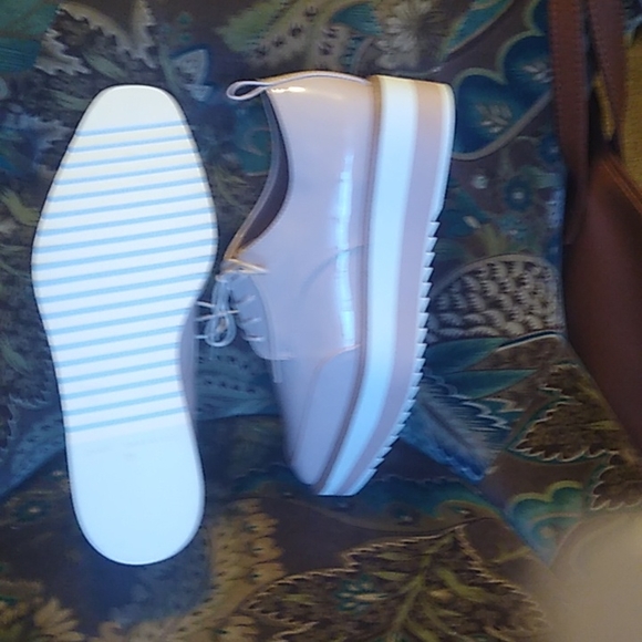 Beautiful light pink platform patent leather Zara size 7 and 1/2 or 38 - Picture 2 of 4